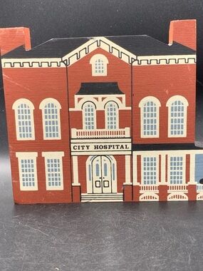 Vintage Cat's Meow Wood 1989 City Hospital